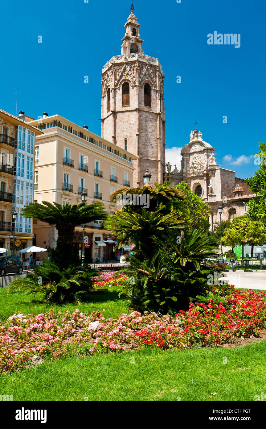Cathédrale et El Micalet ou El Miguelete Bell Tower, la Plaza de la Reina, Valencia, Espagne Banque D'Images