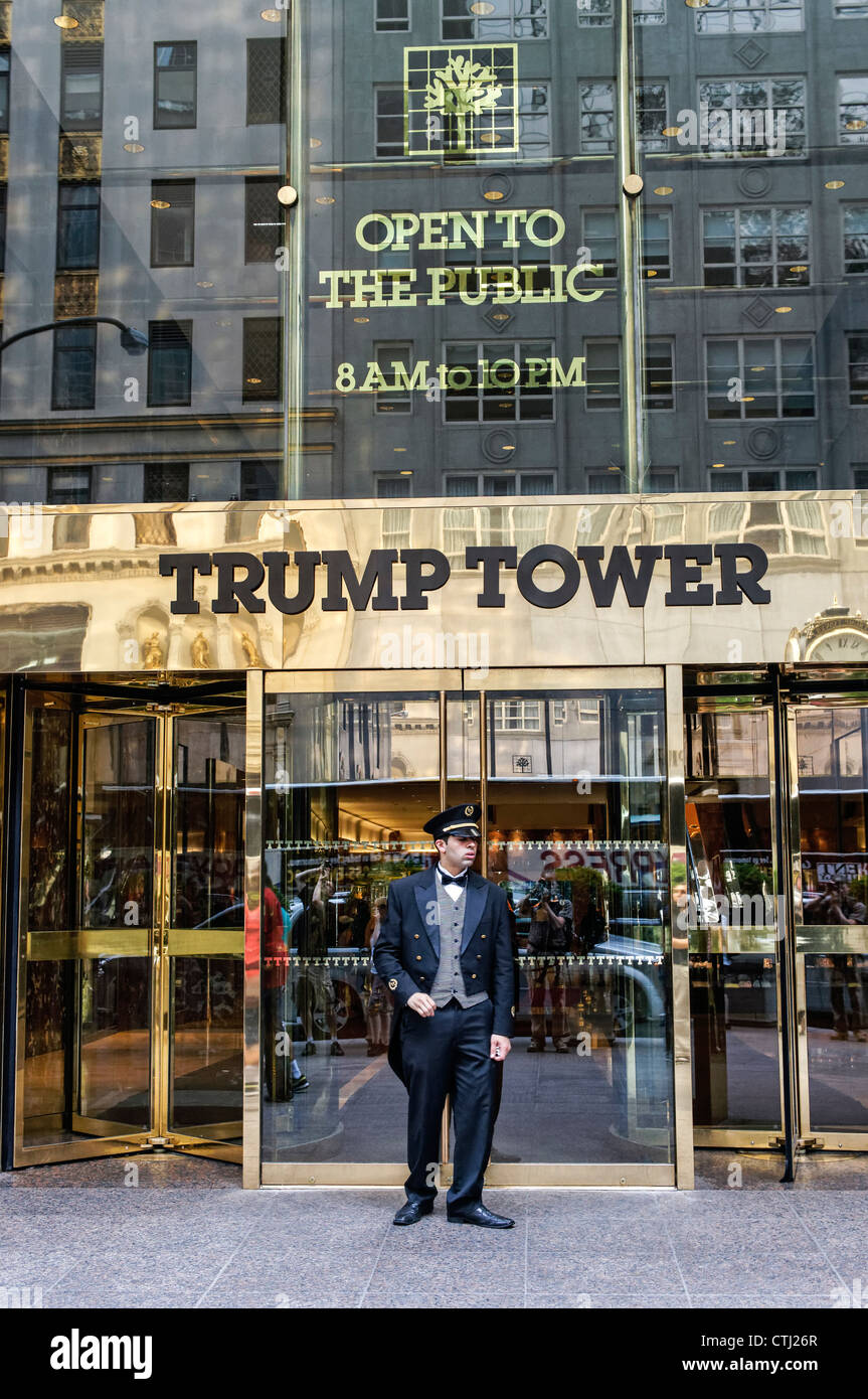 Garde d'entrée de la 5e Avenue, Trump Tower,Donald Trump, Manhattan, New York Banque D'Images