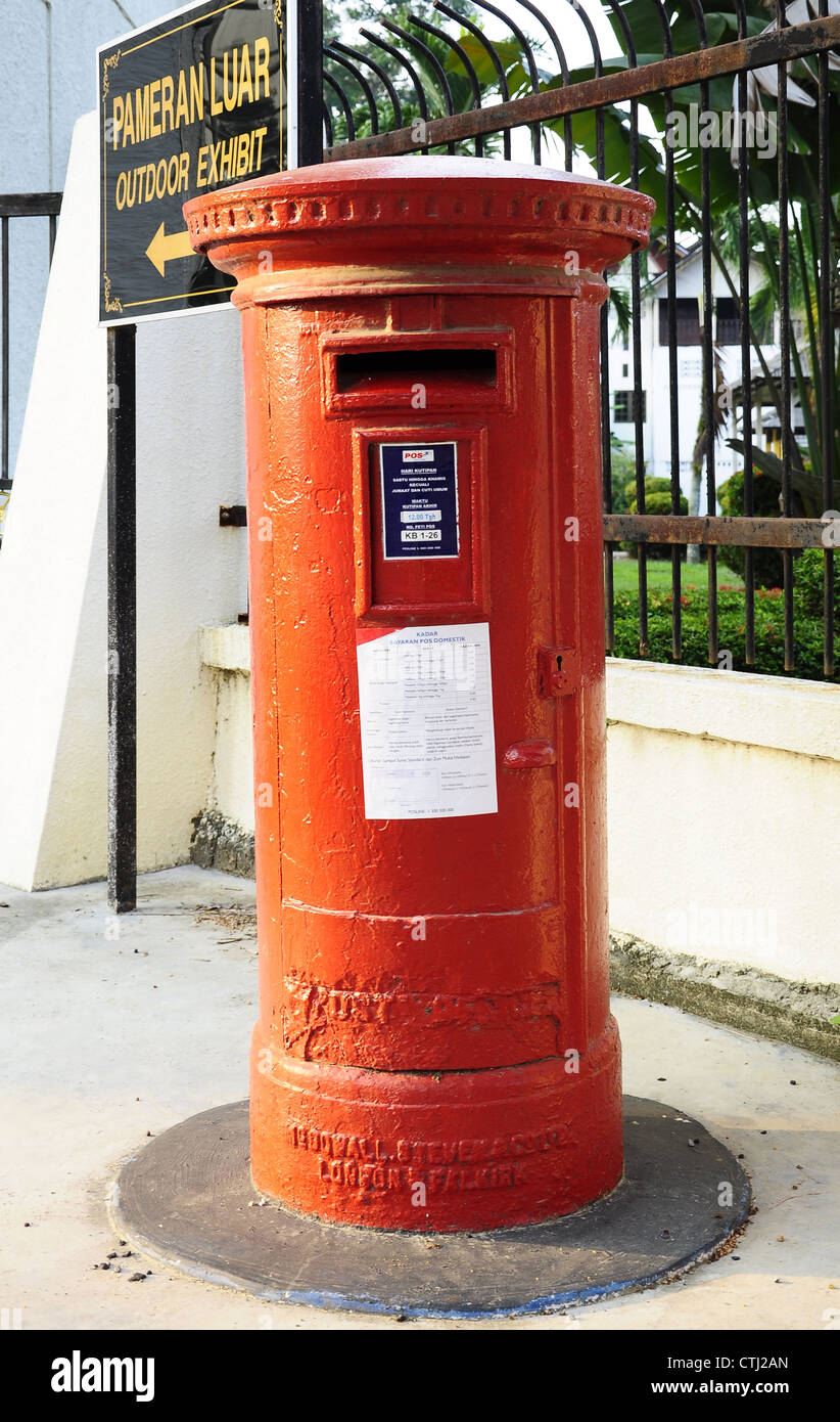 Post box encore en usage, depuis l'ère coloniale britannique en Malaisie. Ce message fort a été bien entretenue depuis. Banque D'Images