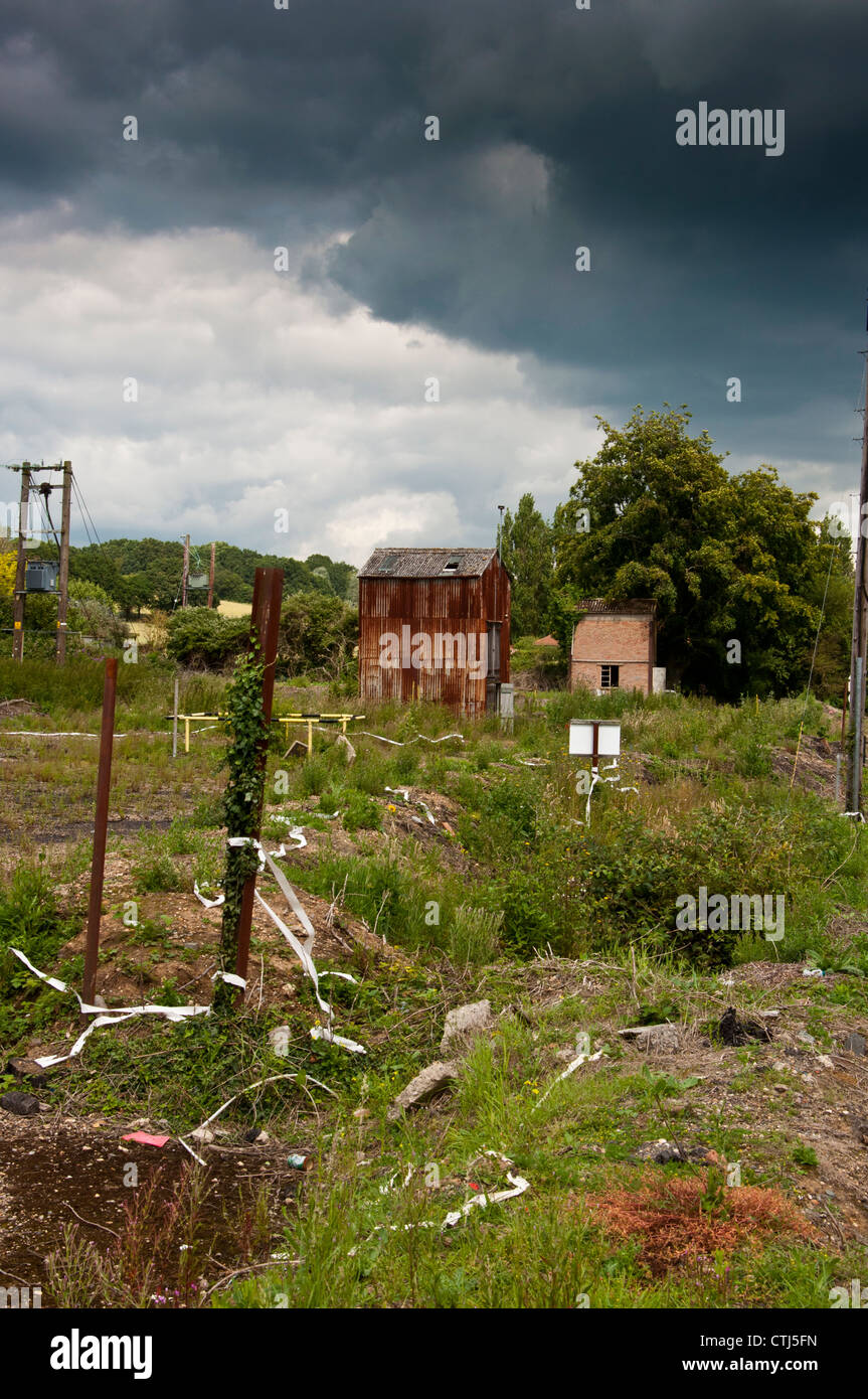 Paysage friche industrielle avec des bâtiments Banque D'Images