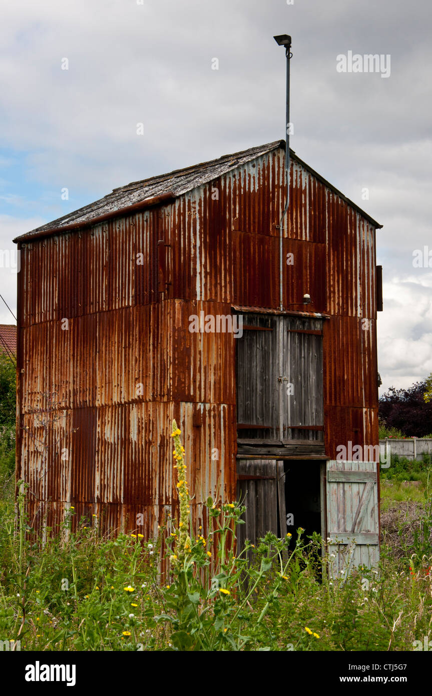 Paysage friche industrielle avec des bâtiments Banque D'Images