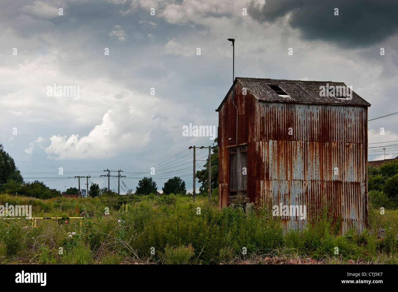 Paysage friche industrielle avec des bâtiments Banque D'Images