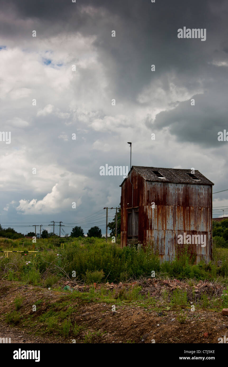 Paysage friche industrielle avec des bâtiments Banque D'Images