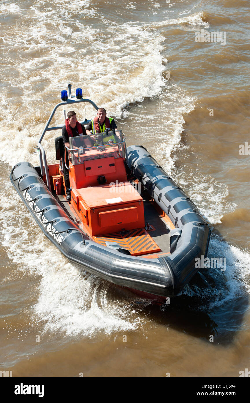 L'aéroport de London City Fire et le bateau de sauvetage sur la Tamise à Londres, en Angleterre. Banque D'Images