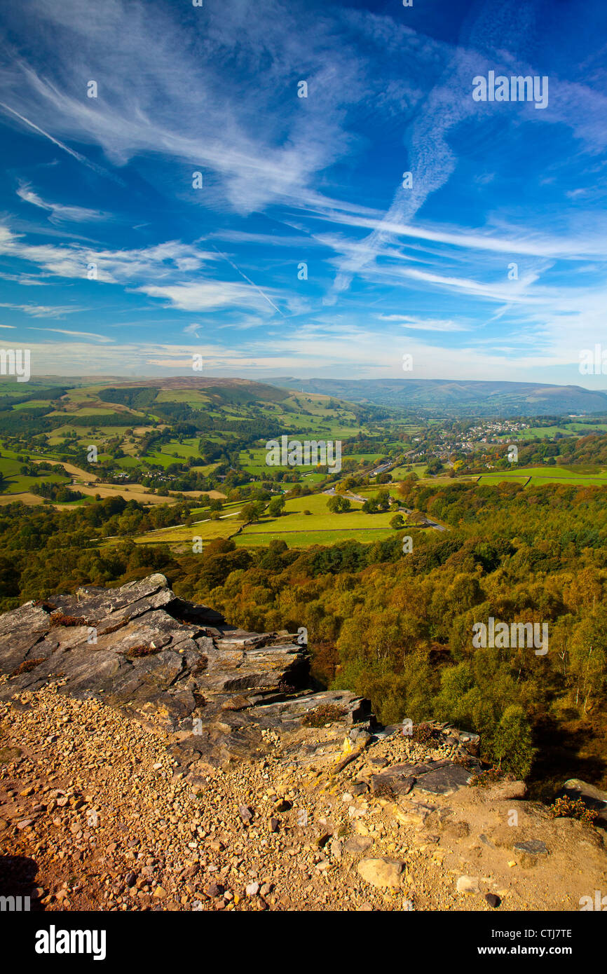 À l'ouest le long de la vallée de l'espoir de pierre dans le parc national de Peak District Derbyshire, Angleterre, Royaume-Uni Banque D'Images