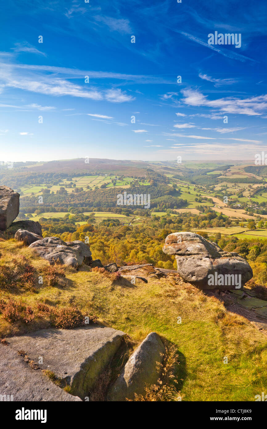 La recherche à travers la vallée de l'espoir de pierre meulière dans le parc national de Peak District Derbyshire, Angleterre, Royaume-Uni Banque D'Images