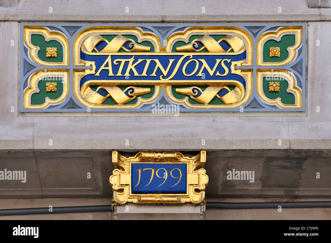 Londres, Angleterre, Royaume-Uni. Atkinsons Boutique parfum dans Old Bond Street - Détail de façade Banque D'Images