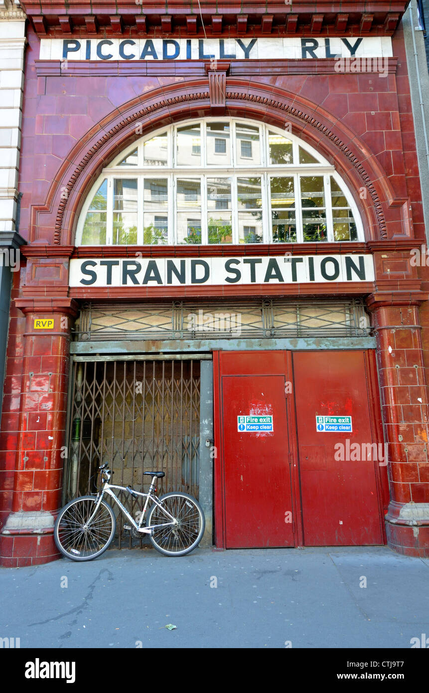 Londres, Angleterre, Royaume-Uni. La station de métro Strand (plus utilisés) Banque D'Images