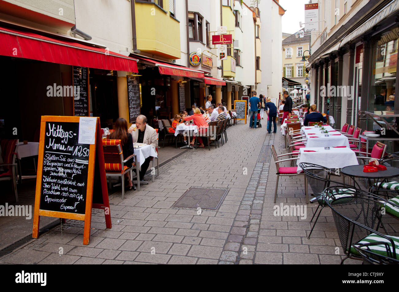 Goldgasse restaurant alley centre de Wiesbaden Ville État de Hesse Allemagne Europe Banque D'Images