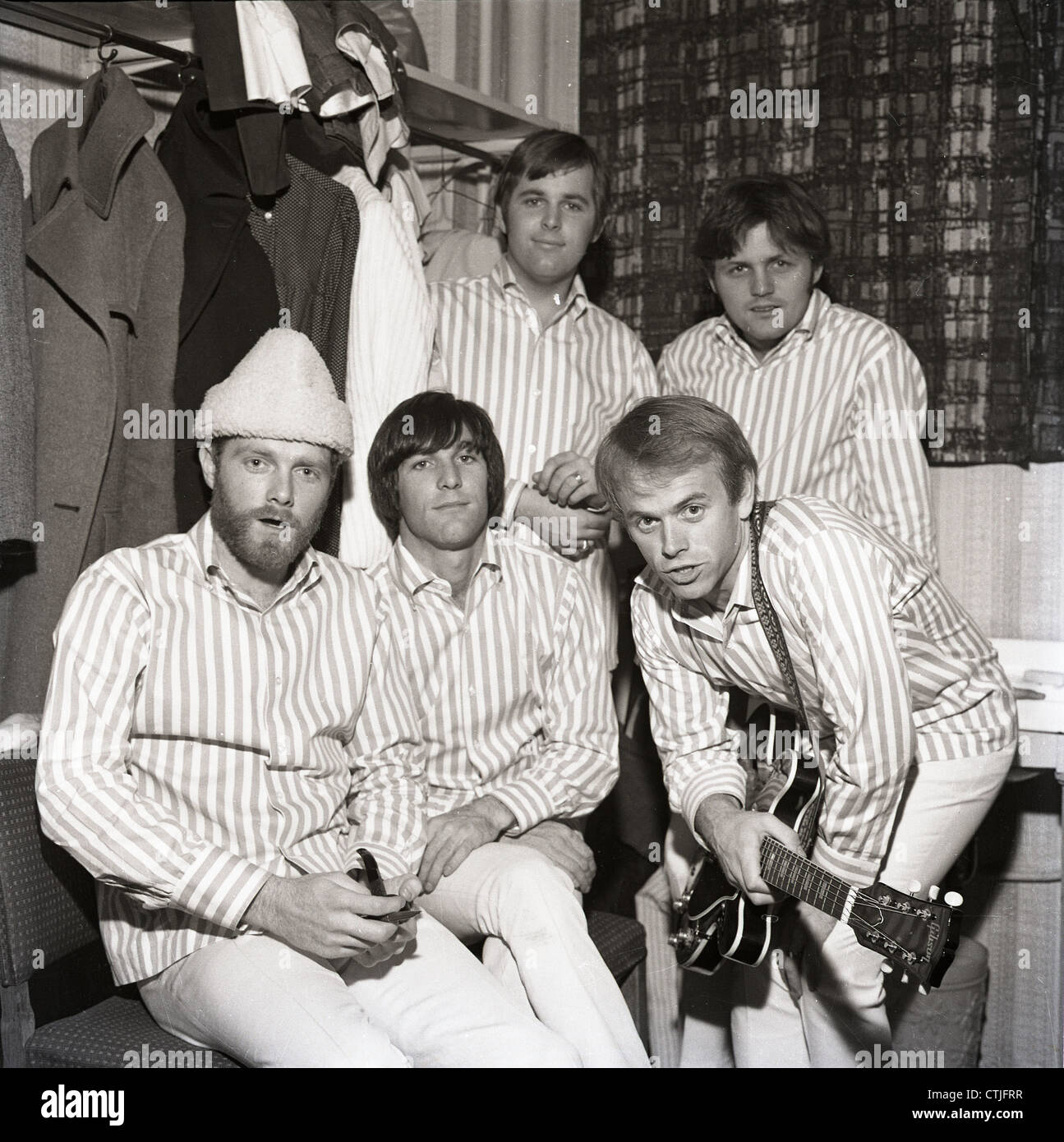 008525 - Les Beach Boys coulisses à Ready Steady Go le 6 novembre 1964 Banque D'Images