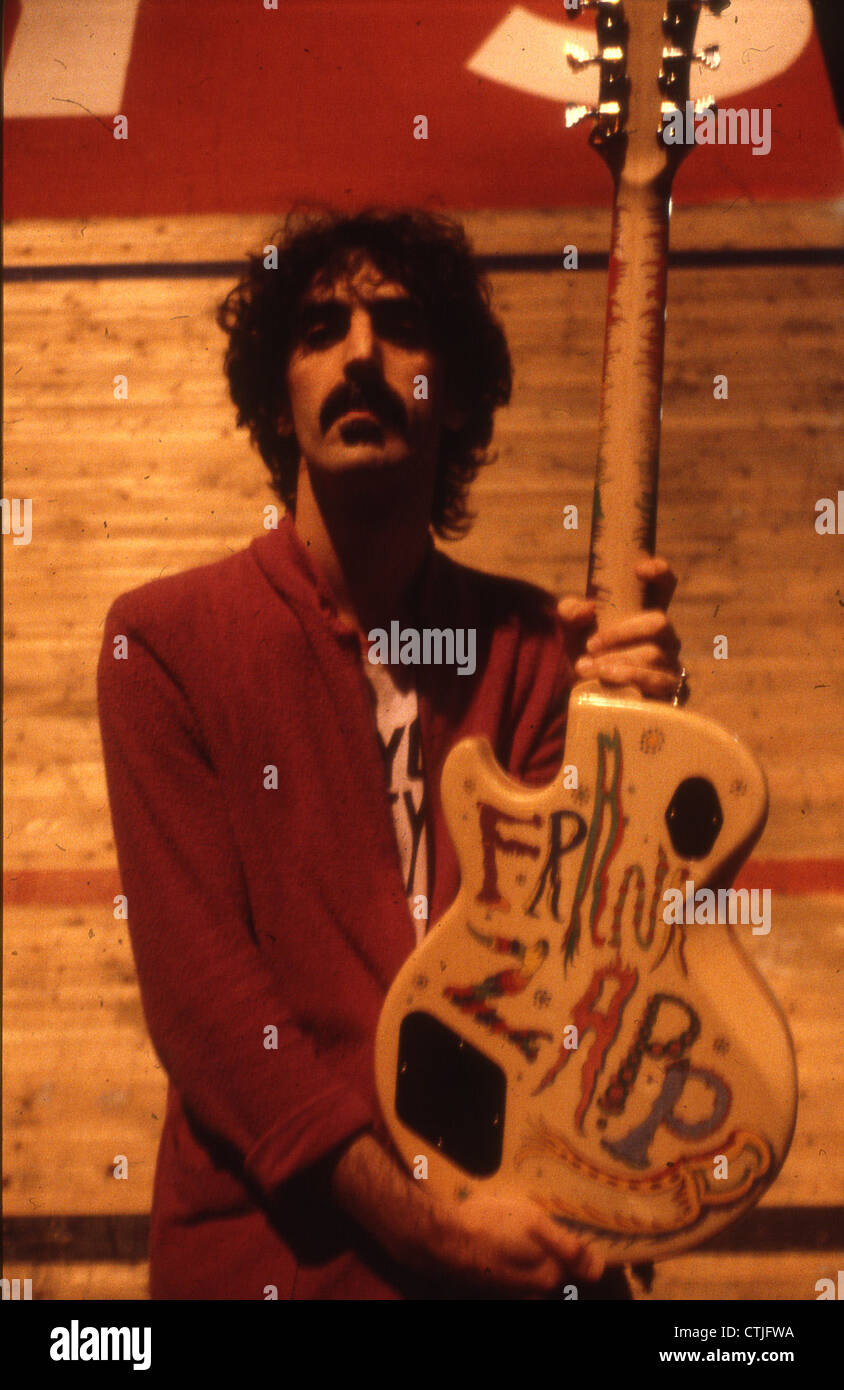 008337 - Frank Zappa à l'Olympiahalle, backstage, Munich le 3 juillet 1980 Banque D'Images
