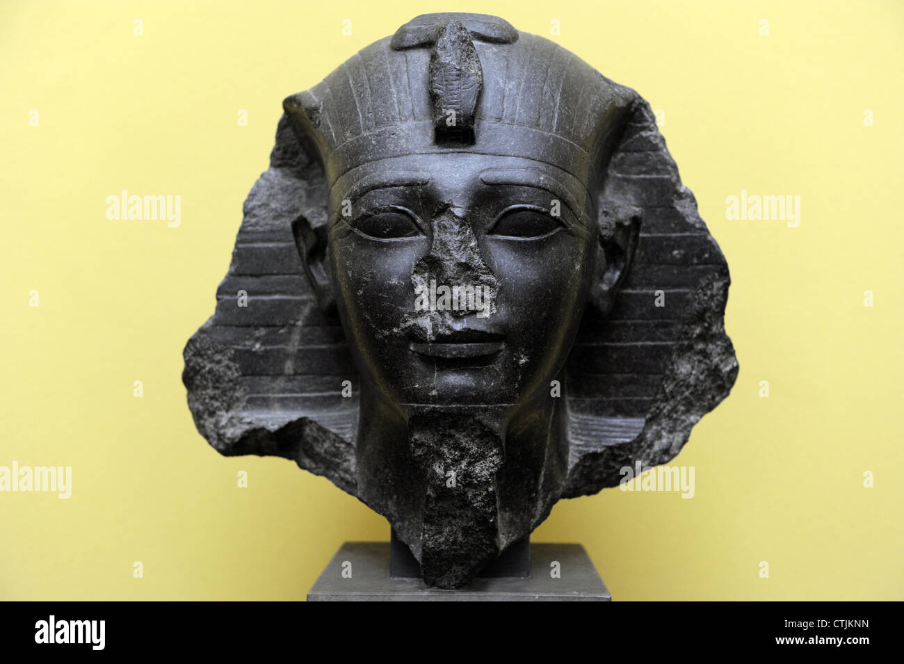 Amenhotep II ou Aménophis II. Septième Pharaon de la xviiième dynastie de l'Égypte. Buste. Diorite. Banque D'Images