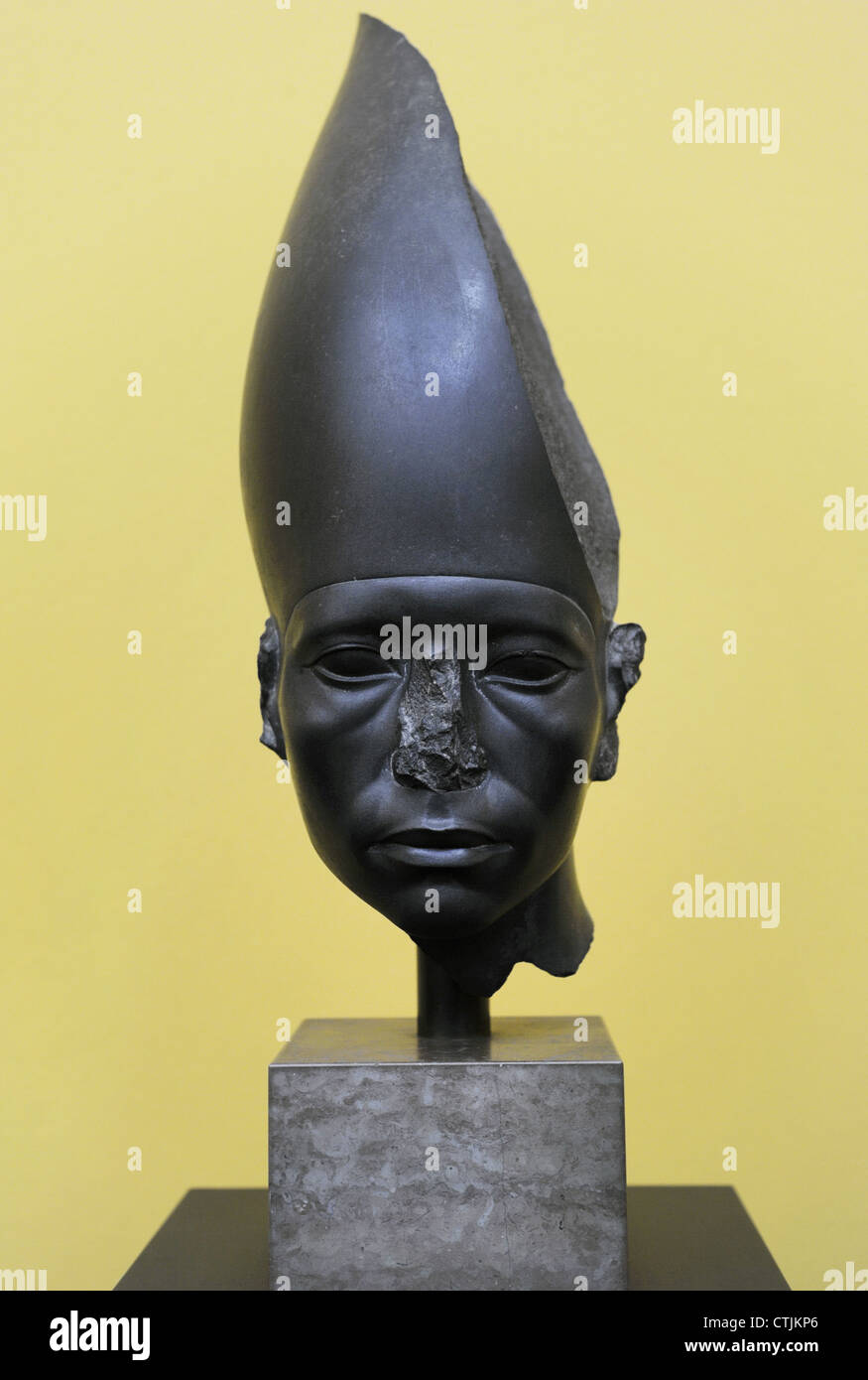Amenemhat III. Le pharaon de la xiie dynastie égyptienne. Il règne de c.1860 BC à c.1814 BC. Buste. Grauwacke. Banque D'Images