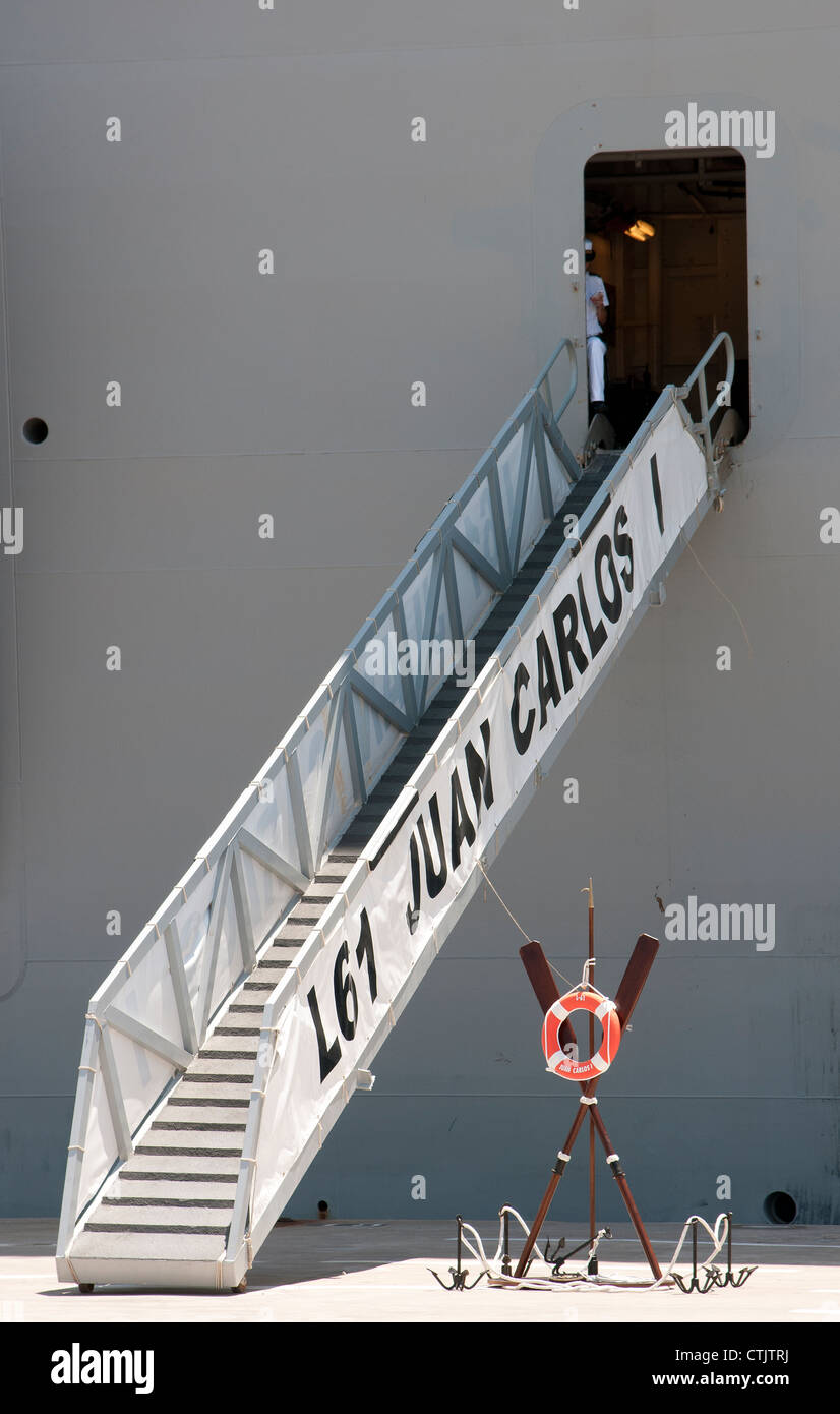 La passerelle de L61 Juan Carlos 1un navire espagnol;al ongside à carthagène espagne Banque D'Images