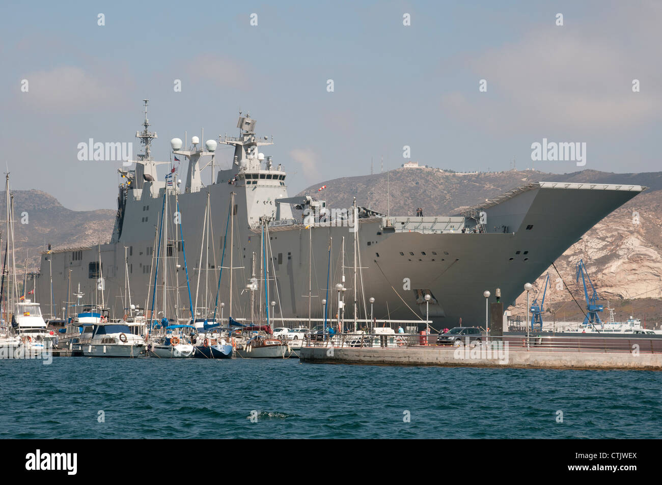 L61 l'Juan Carlos 1 à côté du port de Carthagène en Espagne du sud Banque D'Images
