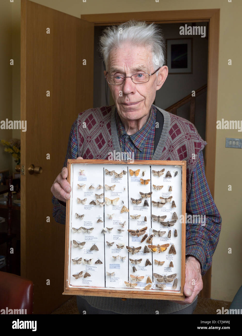 Man holding produits collection d'insectes, de l'Islande Banque D'Images