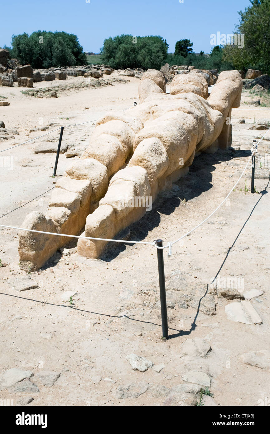 Atlant antique sculpture en Vallée des Temples, Agrigente, Sicile Banque D'Images