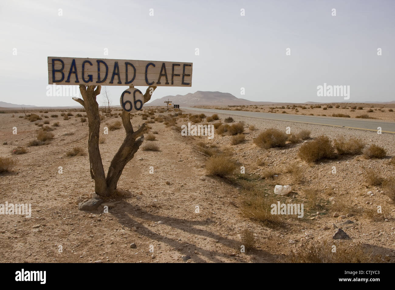 Bagdad cafe road sign en Syrie Banque D'Images