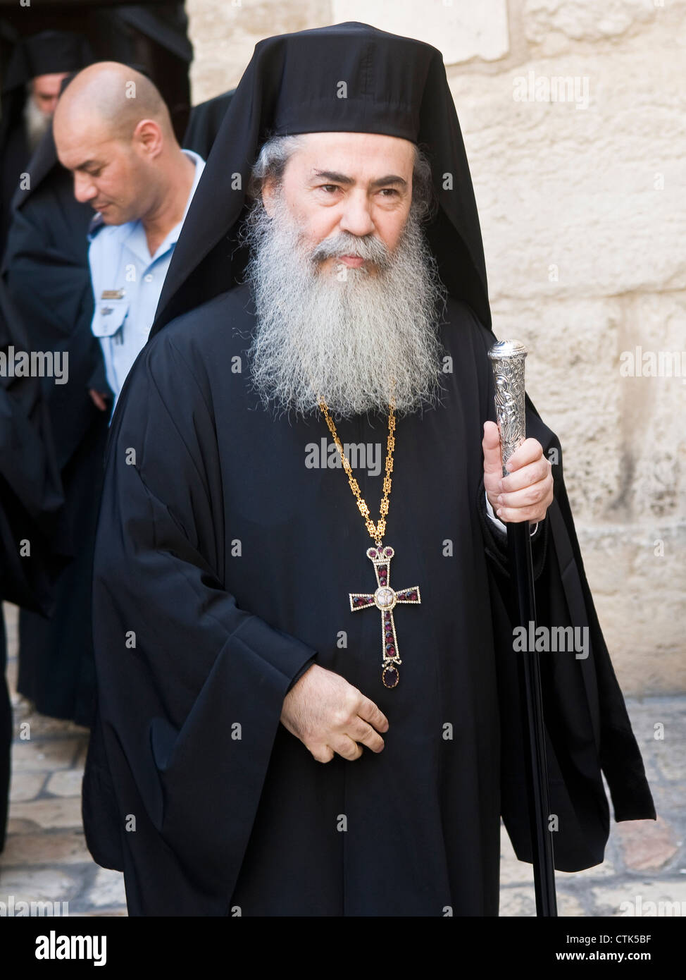 Le Patriarche grec orthodoxe de Jérusalem Theophilos III visite de l'église du Saint-Sépulcre à Jérusalem Israël Banque D'Images