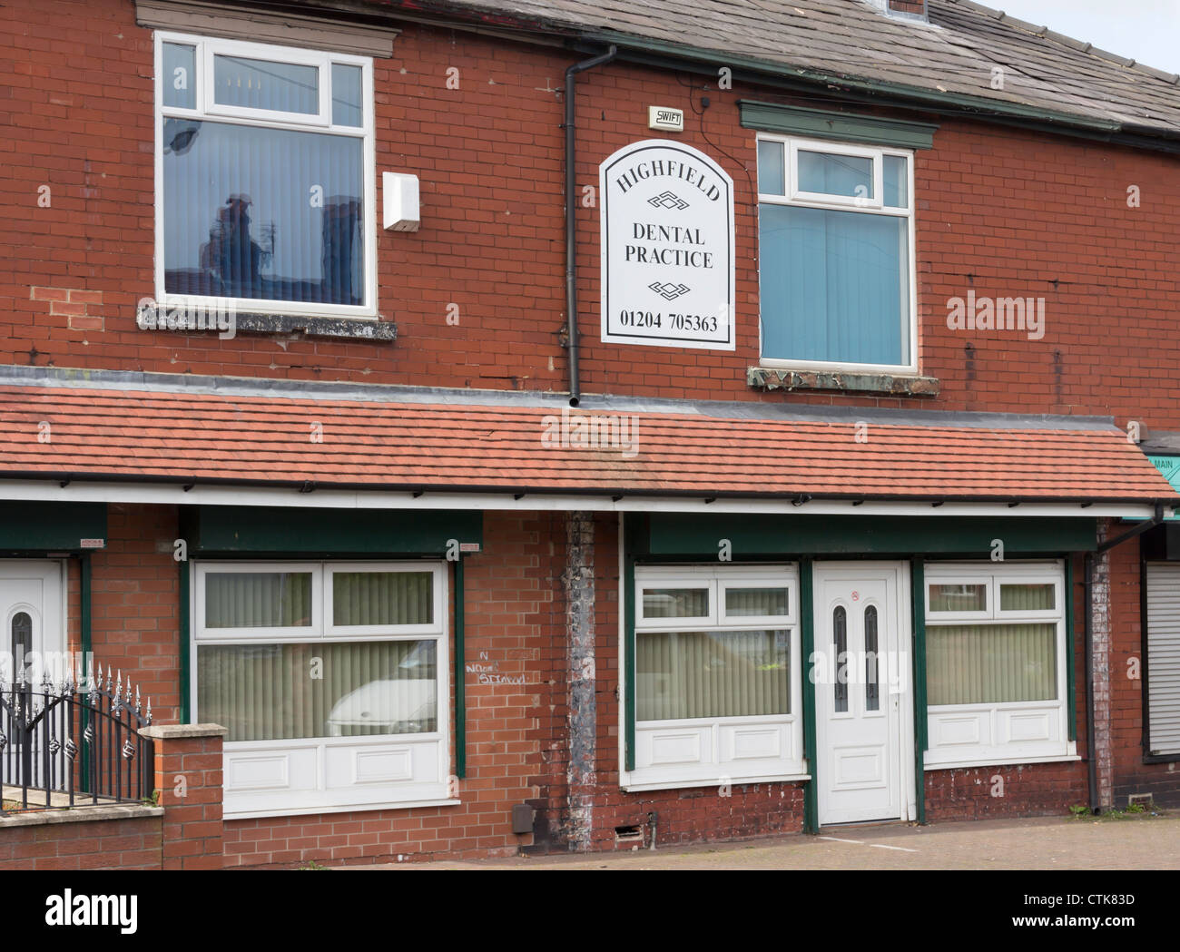 La chirurgie d'Highfield pratique dentaire, Highfield Road, Farnworth. Banque D'Images