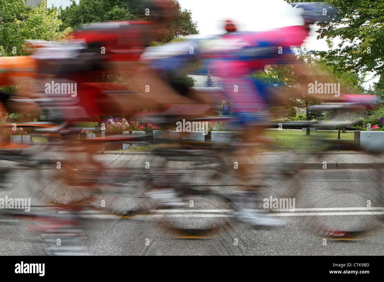 Motion Blur de cyclistes du Tour de Pologne 2012, à Katowice, Pologne. Banque D'Images
