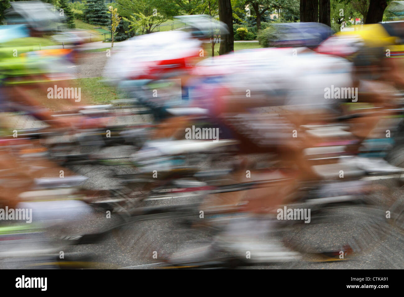 Motion Blur de cyclistes du Tour de Pologne 2012, à Katowice, Pologne. Banque D'Images