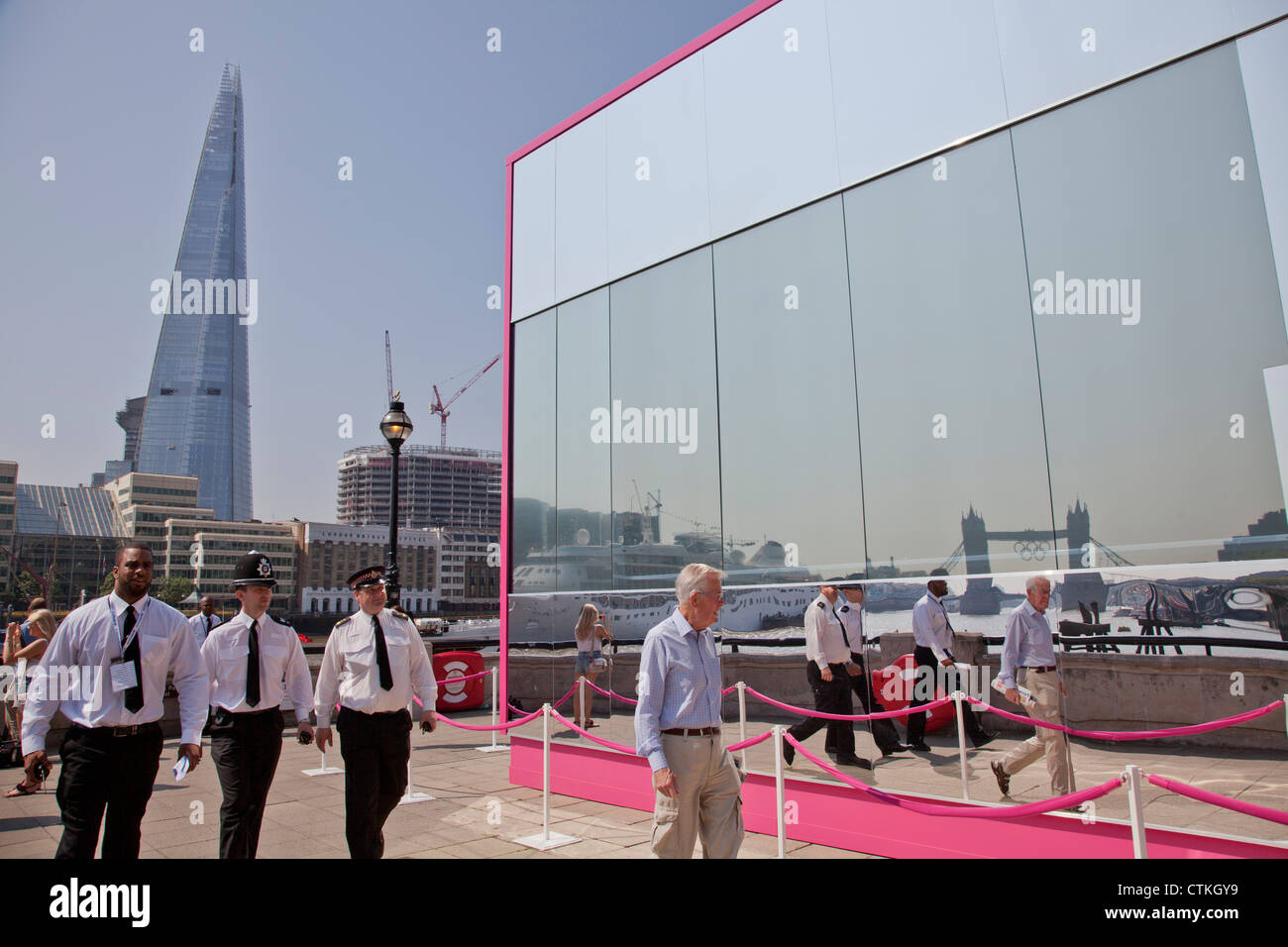 Pavillon français on Thames au cours de Jeux olympiques de 2012 à Londres Banque D'Images