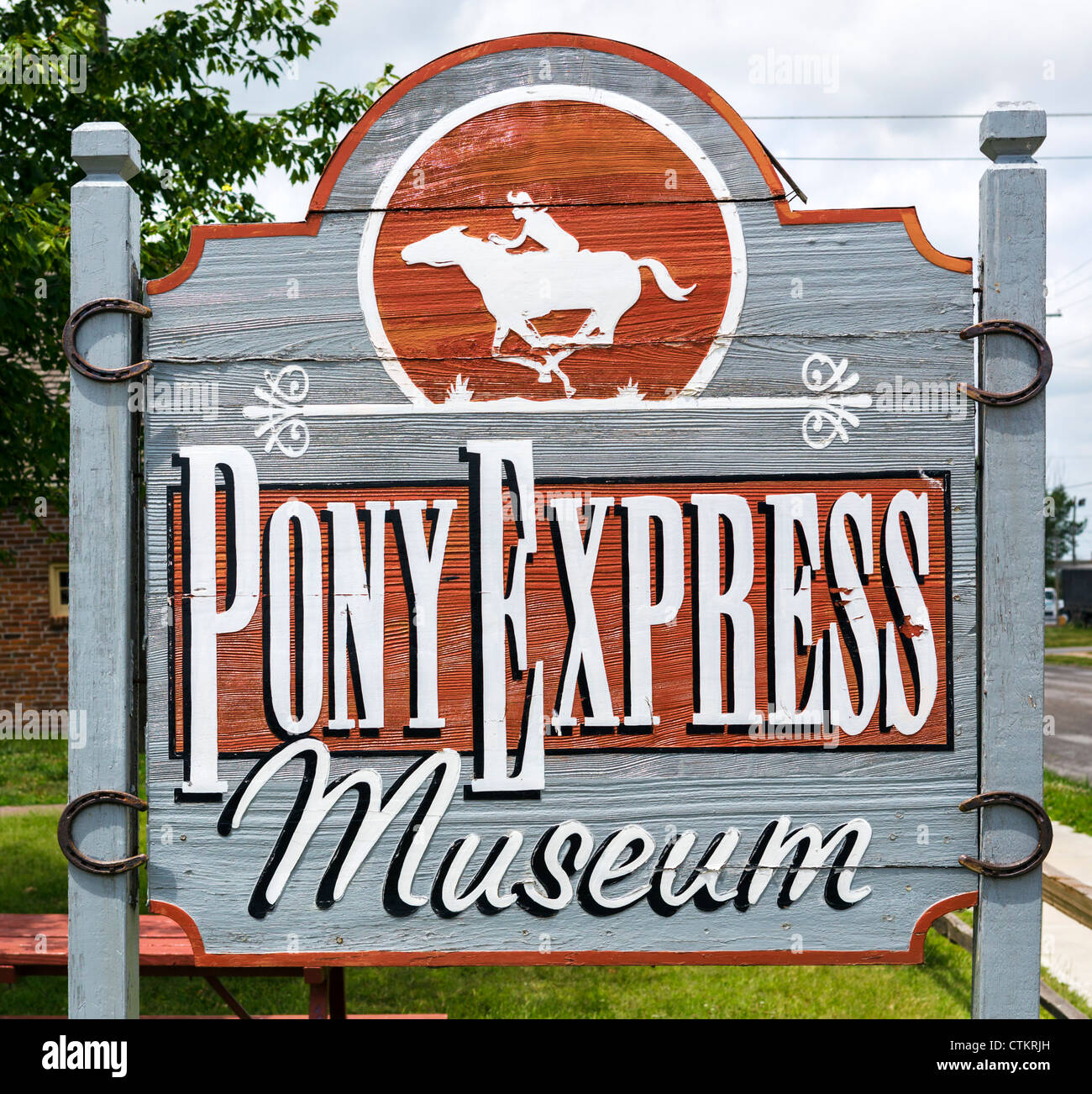 Inscrivez-vous à l'extérieur du Pony Express Museum, St Joseph, Missouri, États-Unis Banque D'Images Inscrivez-vous à l'extérieur du Pony Express Museum, St Joseph, Missouri, États-Unis Banque D'Images