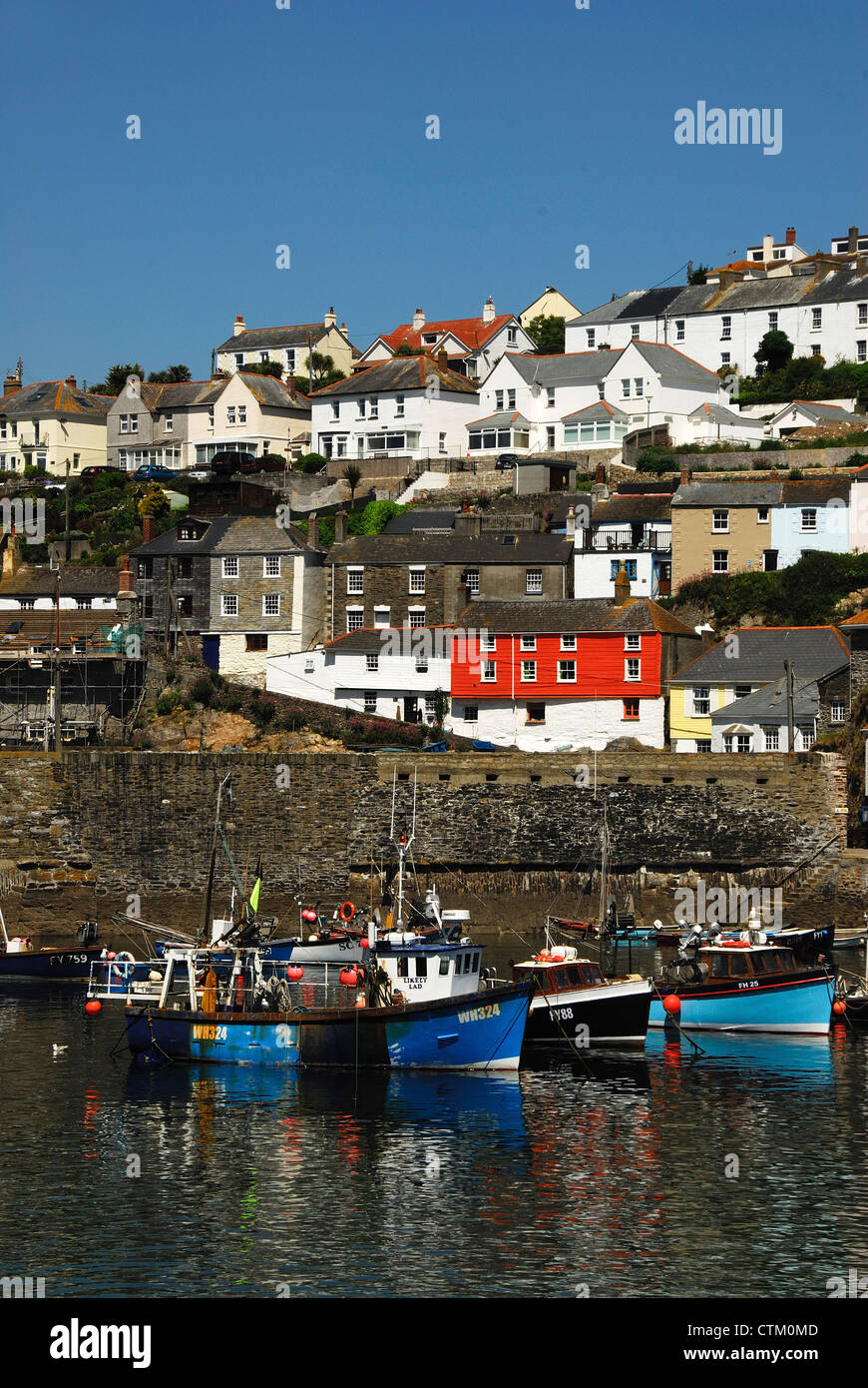 Bateaux dans le port à Mevagissey Cornwall UK Banque D'Images