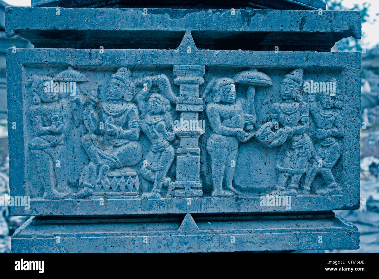 Sculpter à Shri bhiravnath Temple de Seigneur Shiva à Kikli, Maharashtra, Inde Banque D'Images