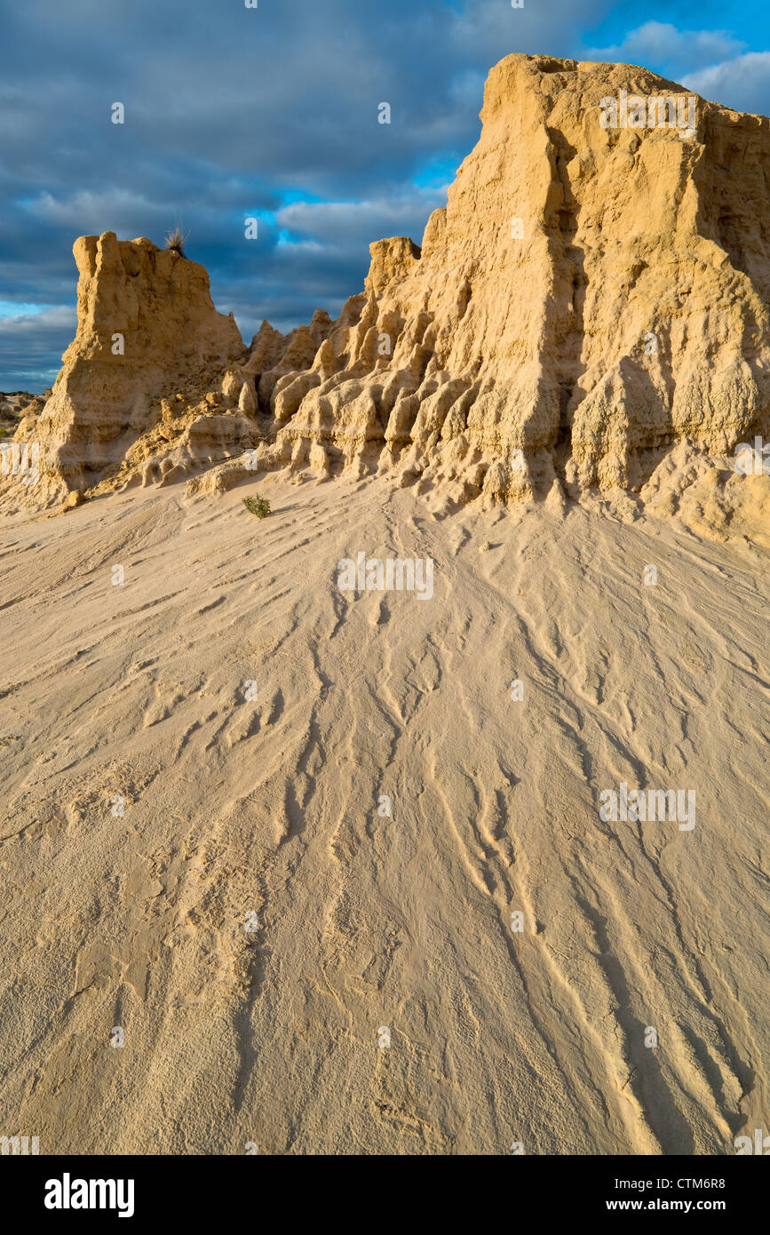 Les tendances dans les dunes de sable les murs de la Chine à Mungo National Park, New South Wales, Australie Banque D'Images