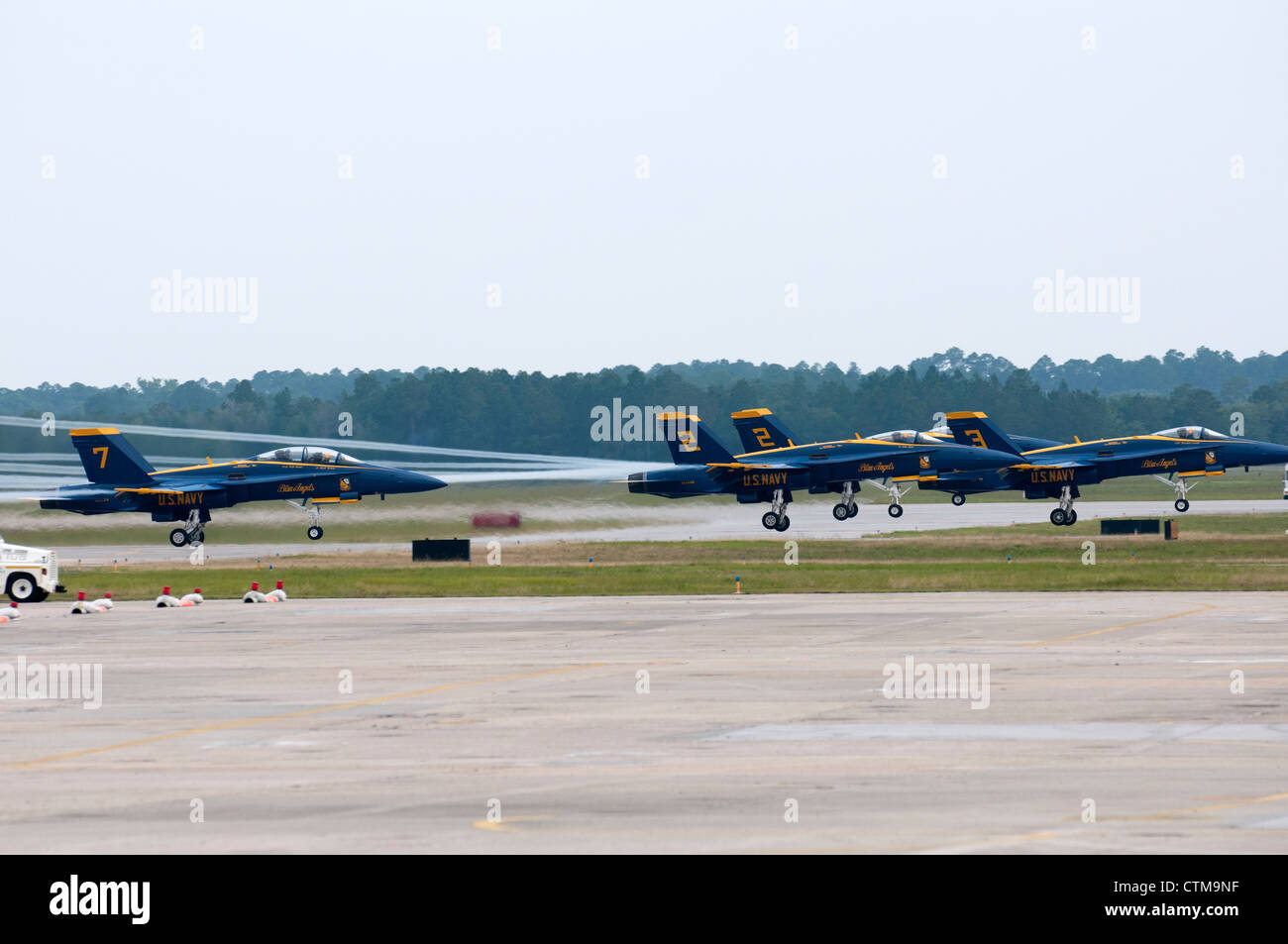 Blue Angels décoller de NAS Pensacola Florida USA pendant une session de formation de leur domicile Banque D'Images
