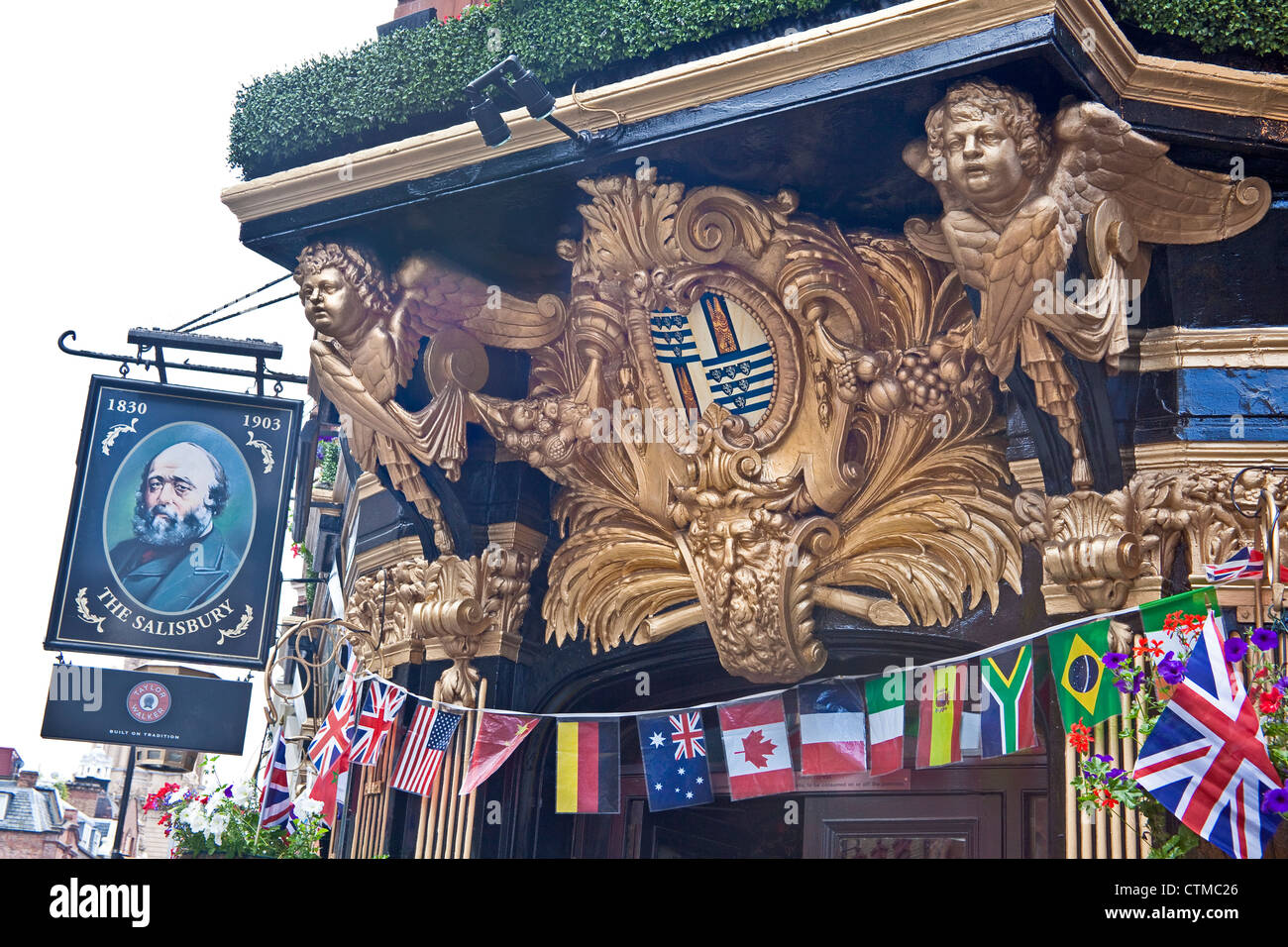 Londres, St Martin's Lane le Salisbury House public Juillet 2012 Banque D'Images