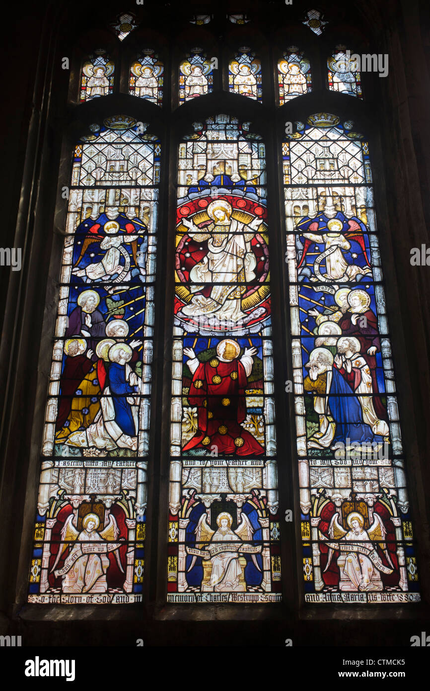 Saints en vitrail en Long Melford's Holy Trinity Church, dans le Suffolk. Banque D'Images