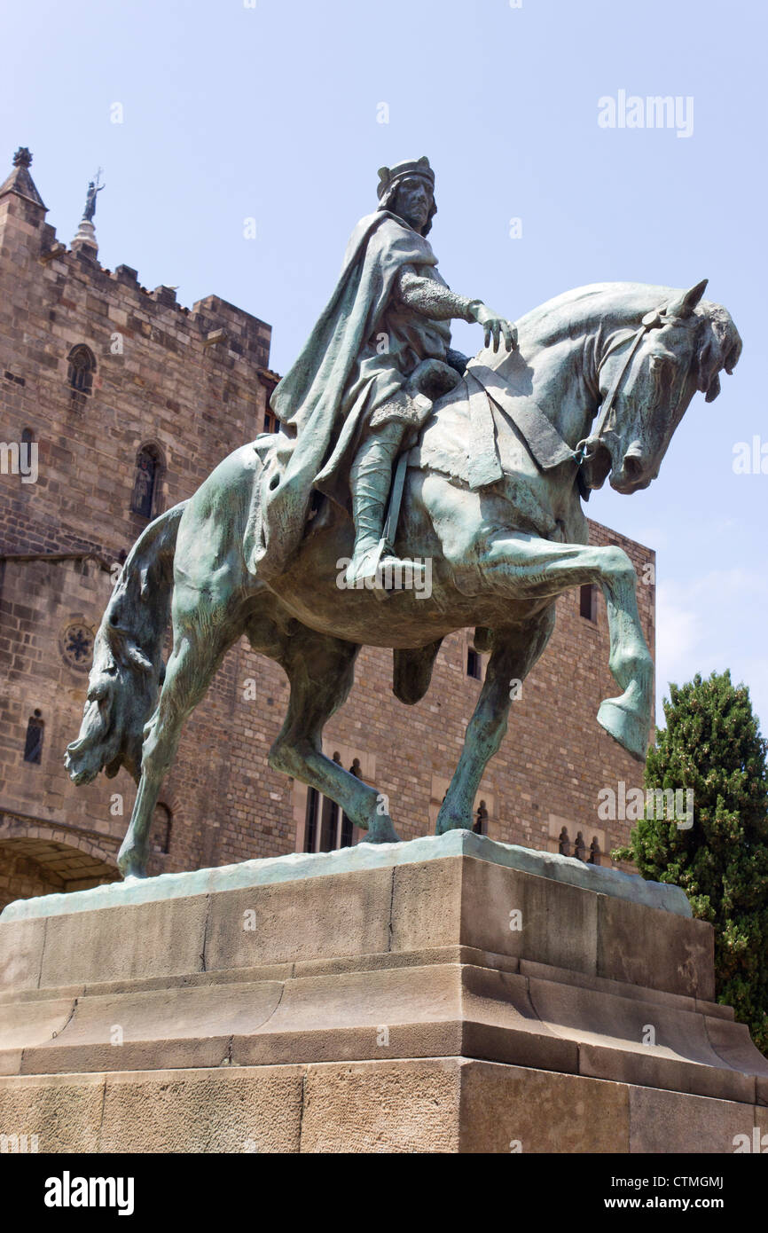 Barcelone, Espagne. Statue équestre de Ramon Berenguer III par Josep Llimona. Ramon Berenguer III le Grand, 1082 - 1131. Banque D'Images