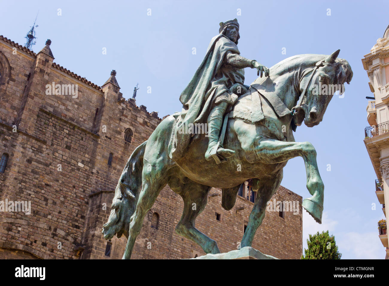 Barcelone, Espagne. Statue équestre de Ramon Berenguer III par Josep Llimona. Ramon Berenguer III le Grand, 1082 - 1131. Banque D'Images