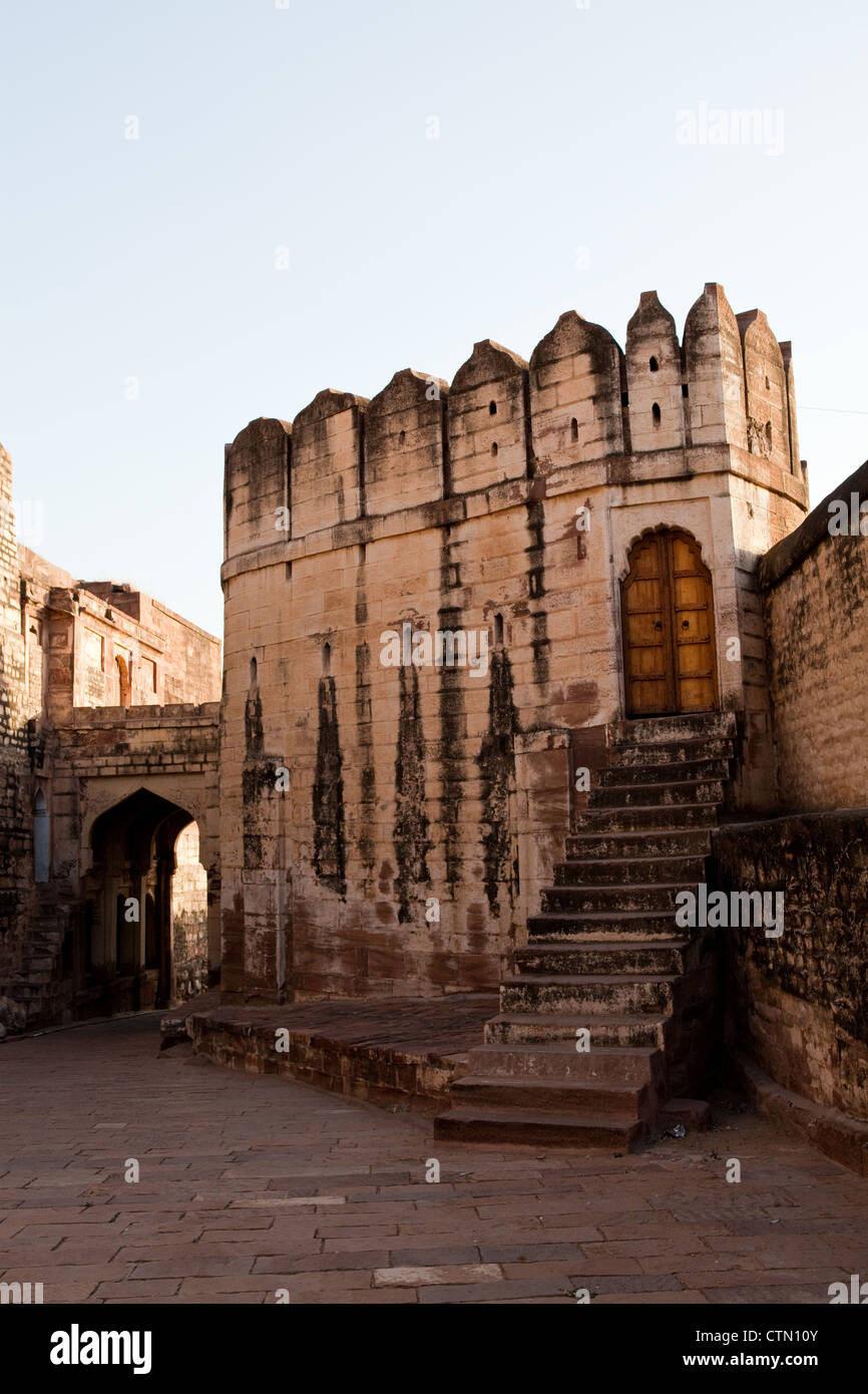 L'une des sept portes de Fort Mehrangarh à Jodhpur Banque D'Images