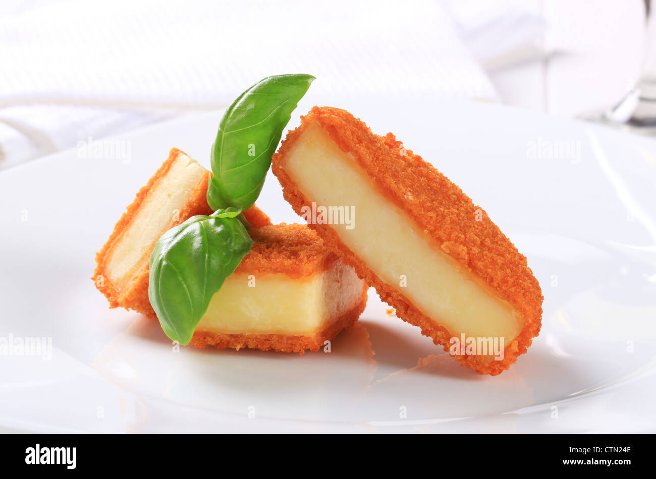 Morceaux de fromage frit Banque D'Images