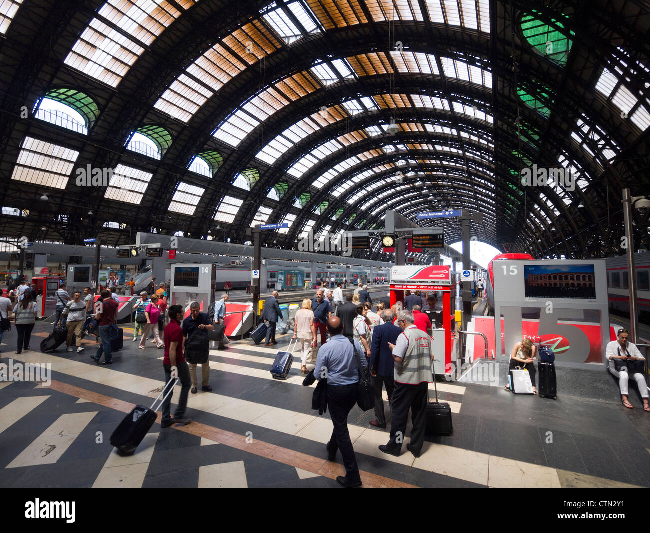 Intérieur de la gare Stazione Centrale, Milan, Italy, Europe Banque D'Images