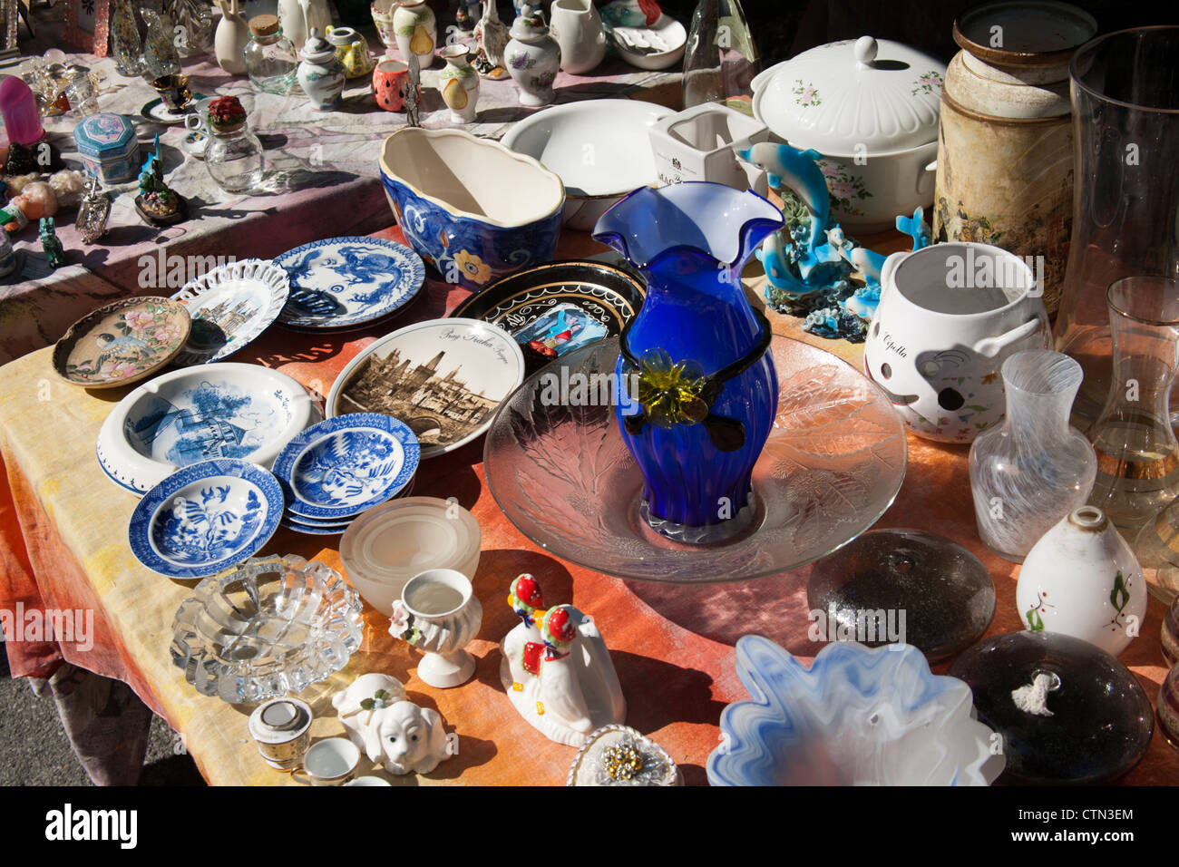 Marché d'antiquités de plein air, Entracque, Cuneo, Italie Banque D'Images