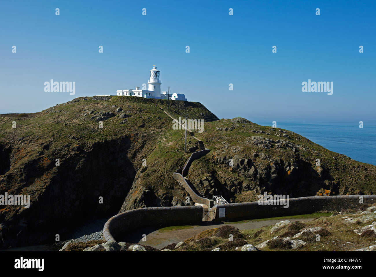 Strumble Head Lighthouse, Pembrokeshire, Pays de Galles, Royaume-Uni Banque D'Images