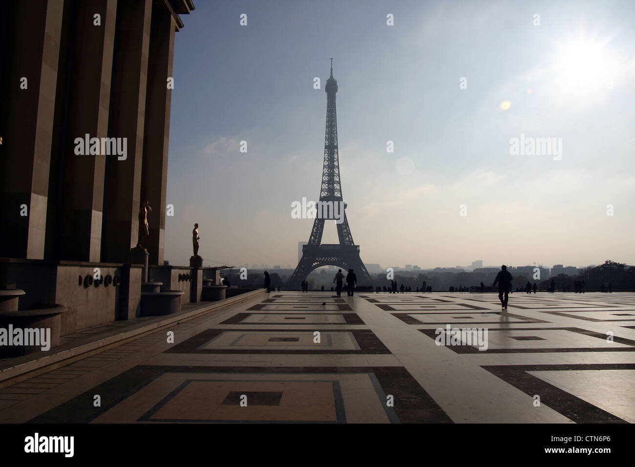 Tour Eiffel depuis le Trocadéro Plaza à Paris, France Banque D'Images