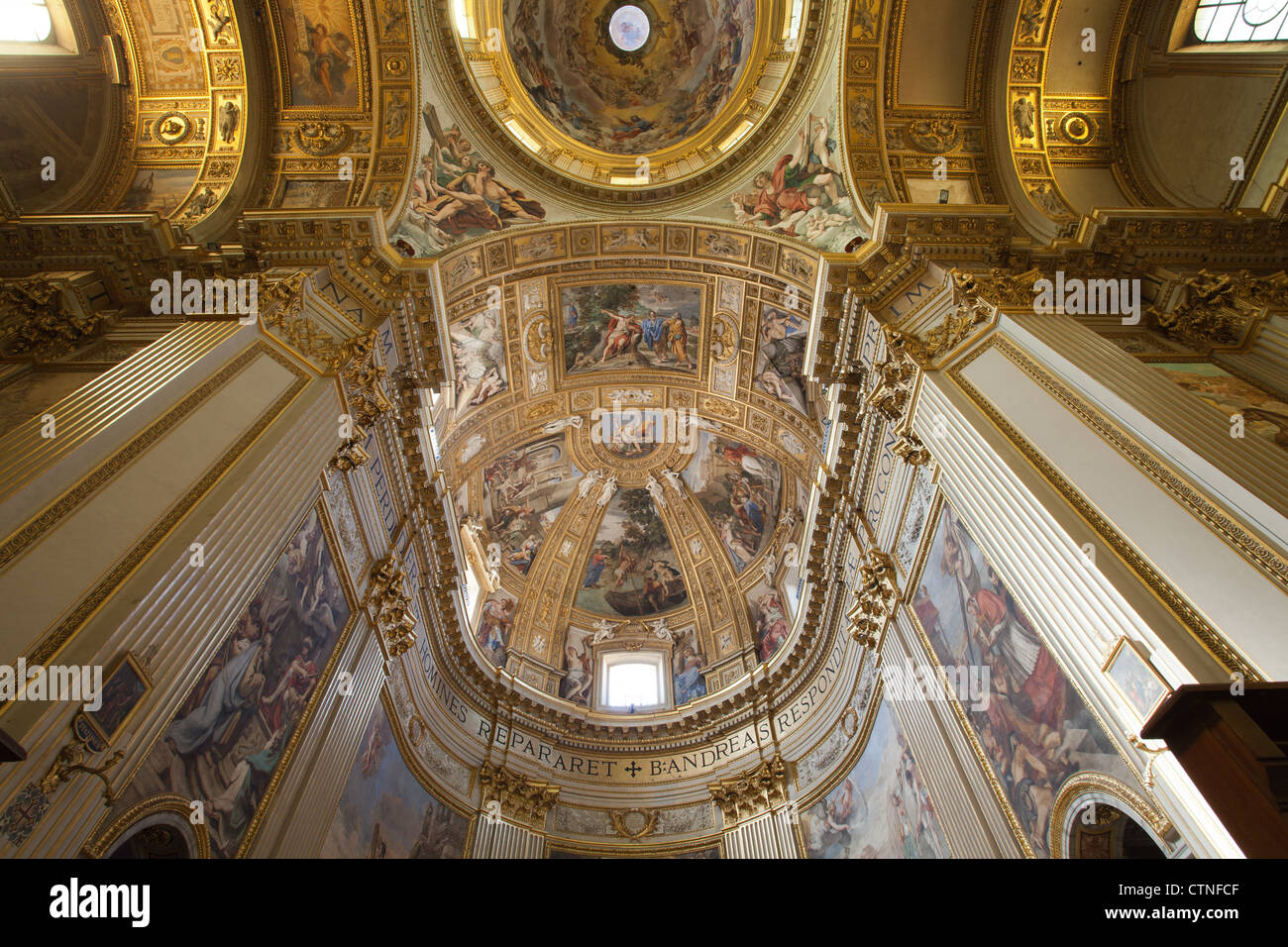 Chevet de la Basilique Sant'Andrea della Valle, Rome, Italie. Banque D'Images