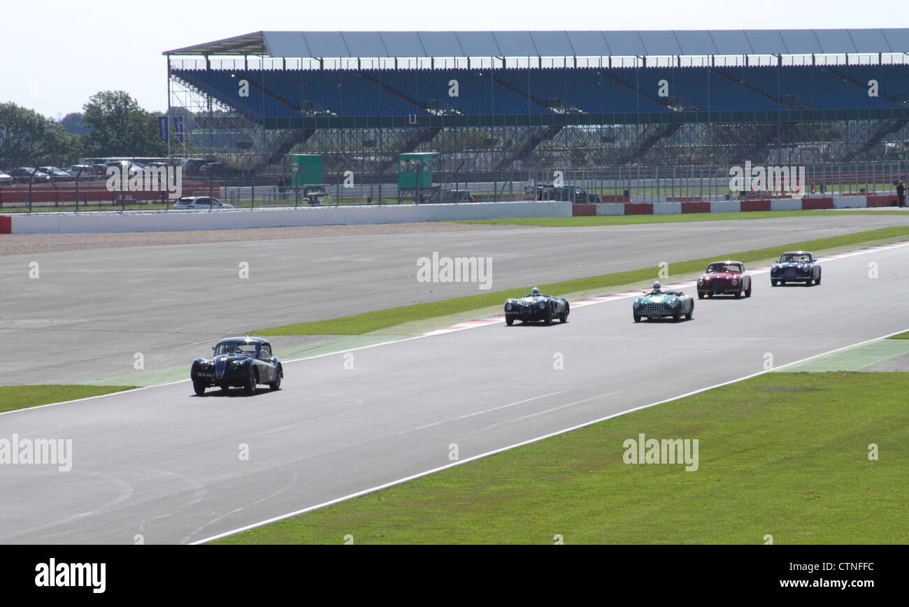 La Race à RAC Woodcote Trophy pour le pré-56 Sports cars à Silverstone Classic 22 Juillet 2012 Banque D'Images
