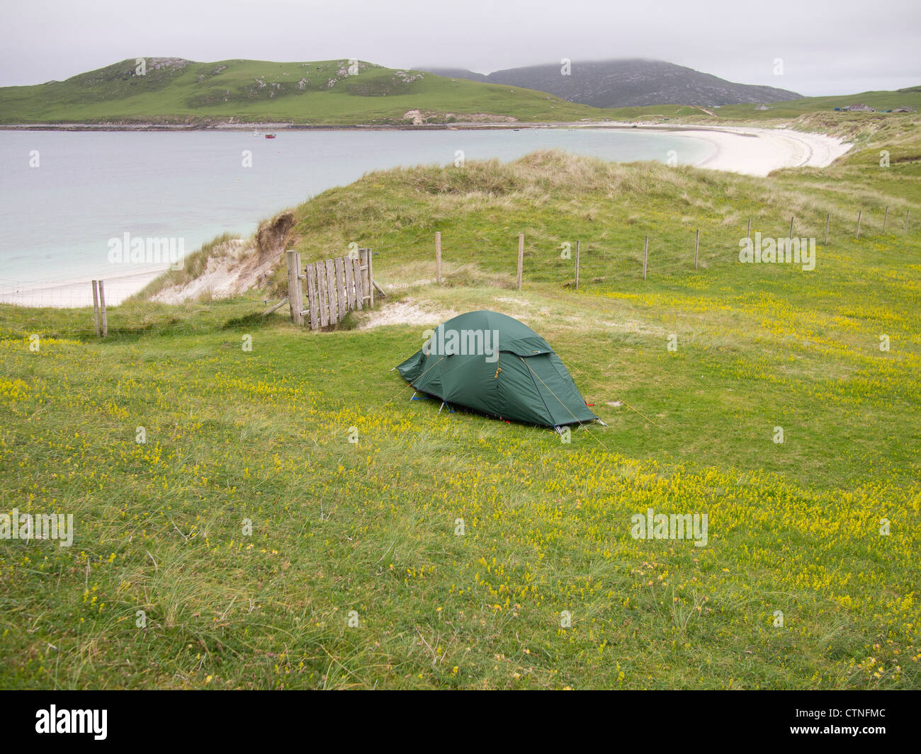 Camping par Vatersay Bay, îles Hébrides, Ecosse Banque D'Images