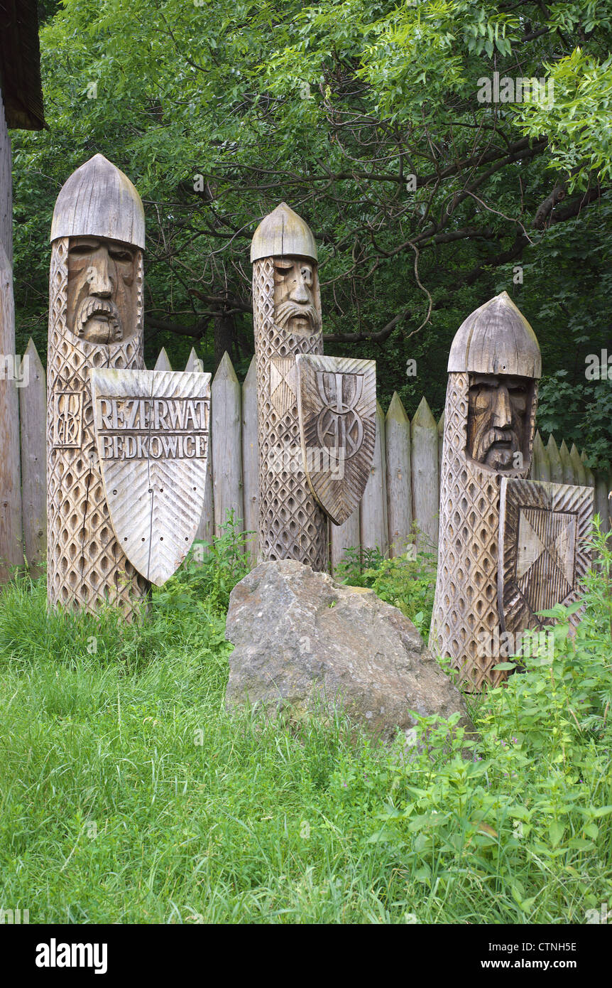 Sculptures en bois ancienne habitation Bedkowice Slaves Basse Silésie Pologne Banque D'Images