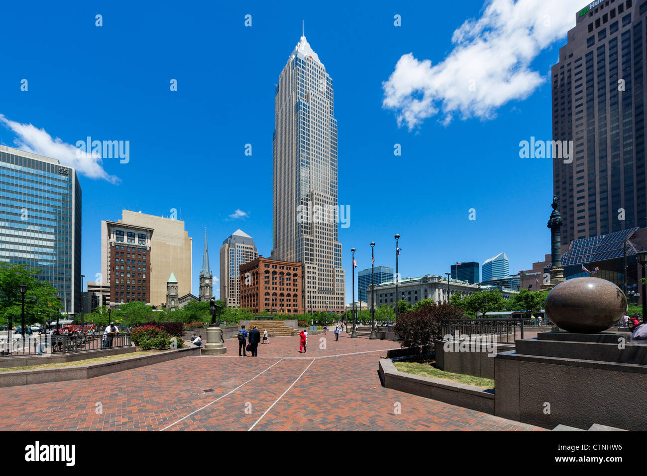 Place publique dans le centre-ville de Cleveland, Ohio, USA Banque D'Images