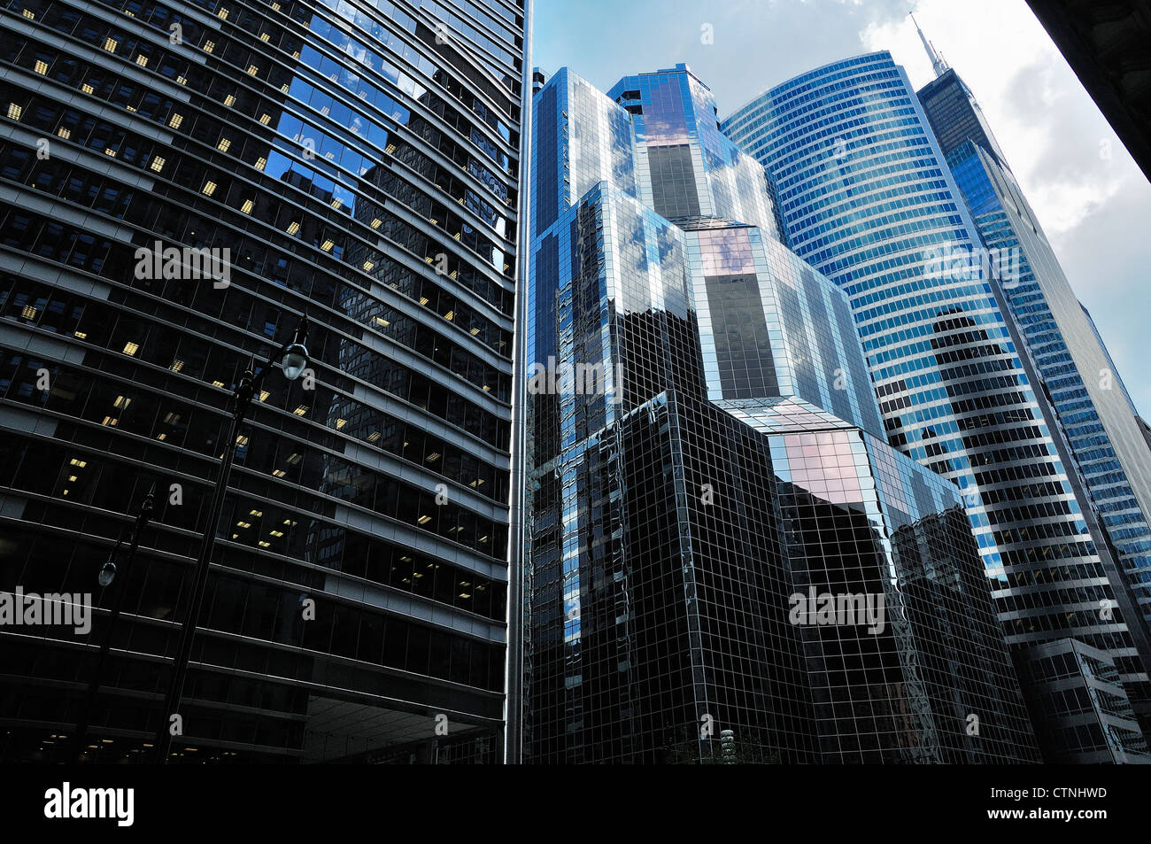 Le long de l'architecture de Chicago Wacker Drive. Banque D'Images