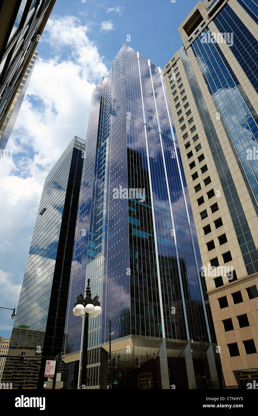 Le long de l'architecture de Chicago Wacker Drive. Banque D'Images