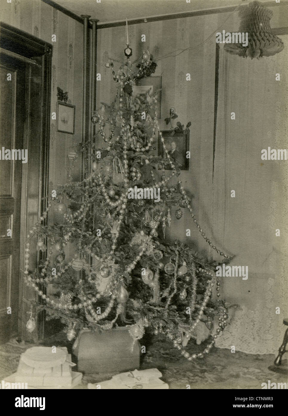 Circa 1900s toujours, les infirmières de l'arbre de Noël. Banque D'Images